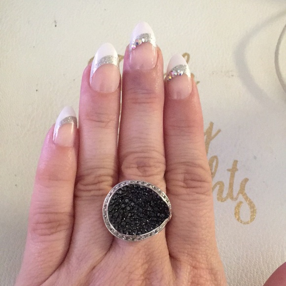 Lia Sophia black crystal ring size 8 - Picture 1 of 8
